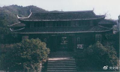 　　通道會(huì)議紀(jì)念地——恭城書院。1934年12月，毛澤東在通道參加中共中央負(fù)責(zé)人的緊急會(huì)議，討論紅軍行動(dòng)方向問題。