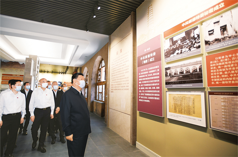 2021年9月13日至14日，中共中央總書記、國家主席、中央軍委主席習近平在陜西省榆林市考察。這是14日上午，習近平在中共綏德地委舊址考察。 新華社記者 李學仁/攝